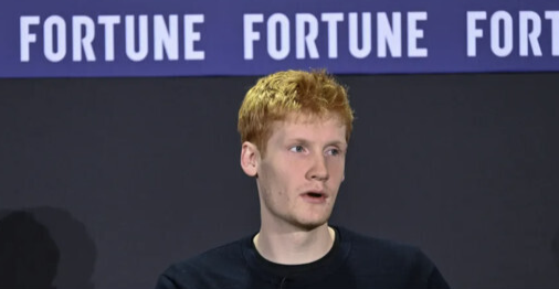 资深AI工具Cursor创始人警告 过度依赖AI开发很危险 资深AI工具Cursor创始人警告 过度依赖AI开发很危险