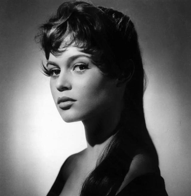 91岁法国传奇女星碧姬芭铎去世 曾与梦露齐名 91岁法国传奇女星碧姬芭铎去世 曾与梦露齐名