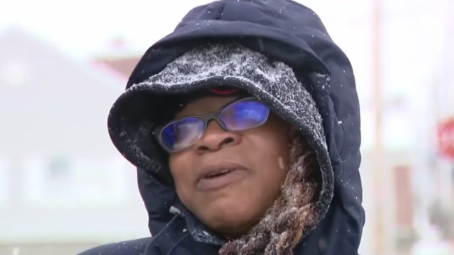 男子为偷PS5冒充ICE探员 结果被17岁玩家一拳打晕 男子为偷PS5冒充ICE探员 结果被17岁玩家一拳打晕