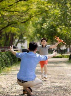 晚上父子玩什么游戏,增进亲子关系,创造美好回忆 晚上父子玩什么游戏,增进亲子关系,创造美好回忆