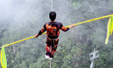 VR 走钢丝,挑战平衡极限,体验高空惊险刺激 VR 走钢丝,挑战平衡极限,体验高空惊险刺激