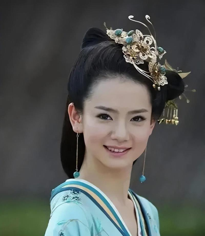 戚薇玩什么游戏 戚薇玩什么游戏