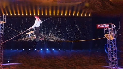 VR 走钢丝,挑战平衡极限,体验高空惊险刺激 VR 走钢丝,挑战平衡极限,体验高空惊险刺激