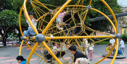 滑梯旁边能玩什么游戏,趣味互动玩法,亲子陪伴时光 滑梯旁边能玩什么游戏,趣味互动玩法,亲子陪伴时光