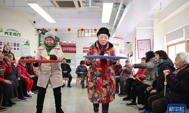 带着姥姥能玩什么游戏,轻松互动,增进亲情 带着姥姥能玩什么游戏,轻松互动,增进亲情
