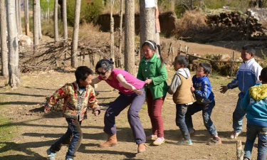 农村小孩会玩什么游戏,童年乐趣多,简单又快乐 农村小孩会玩什么游戏,童年乐趣多,简单又快乐