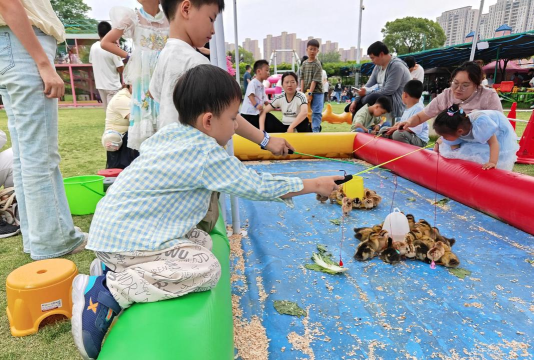 鳄鱼狗鸭子什么游戏,玩法简单,适合亲子互动 鳄鱼狗鸭子什么游戏,玩法简单,适合亲子互动