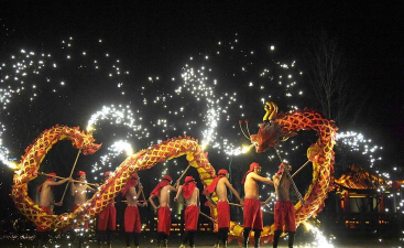 耍龙灯算什么游戏,传统民俗活动,民间节庆表演 耍龙灯算什么游戏,传统民俗活动,民间节庆表演