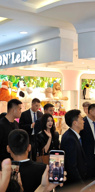 如何偶遇明星,掌握实用技巧,增加见面机会 如何偶遇明星,掌握实用技巧,增加见面机会