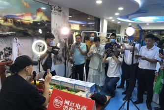 腾讯直播,打造互动新体验,连接内容与用户 腾讯直播,打造互动新体验,连接内容与用户